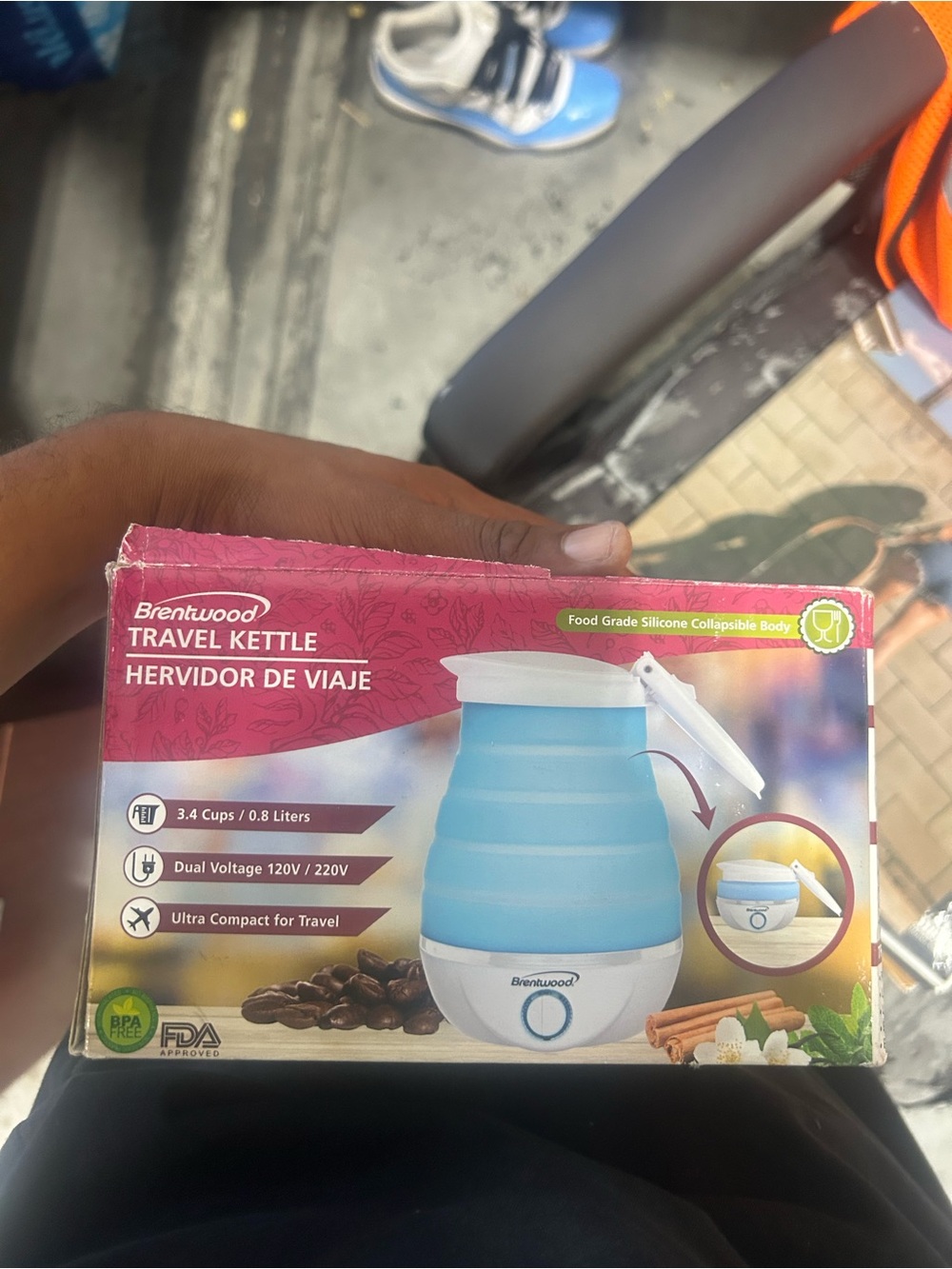 Brentwood Blue Collapsible Travel Kettle - Portable Silicone Electric Kettle